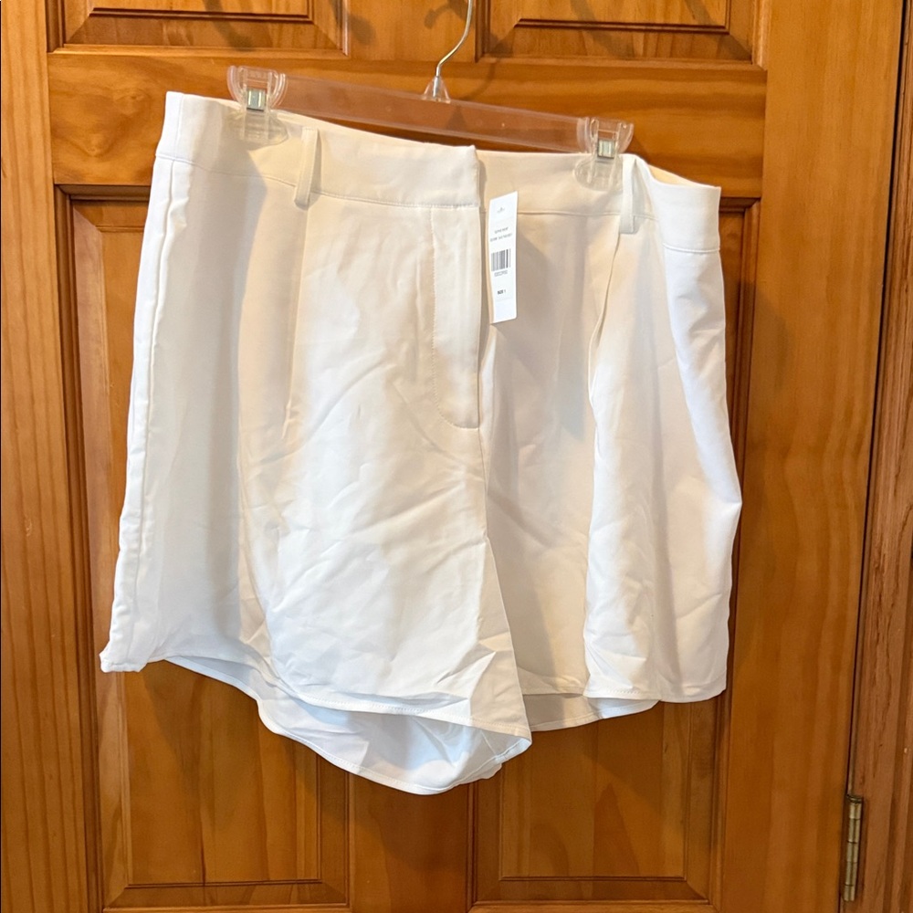 Fashion to Figure Elegant White Skorts